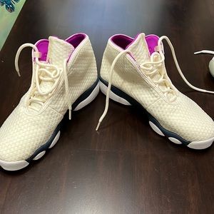 NWOT Rare Womens Jordan’s size 9